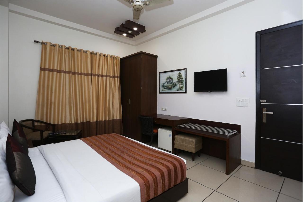 Capital O 1391 Hotel Pushpa Vilas Ghaziabad Exterior foto