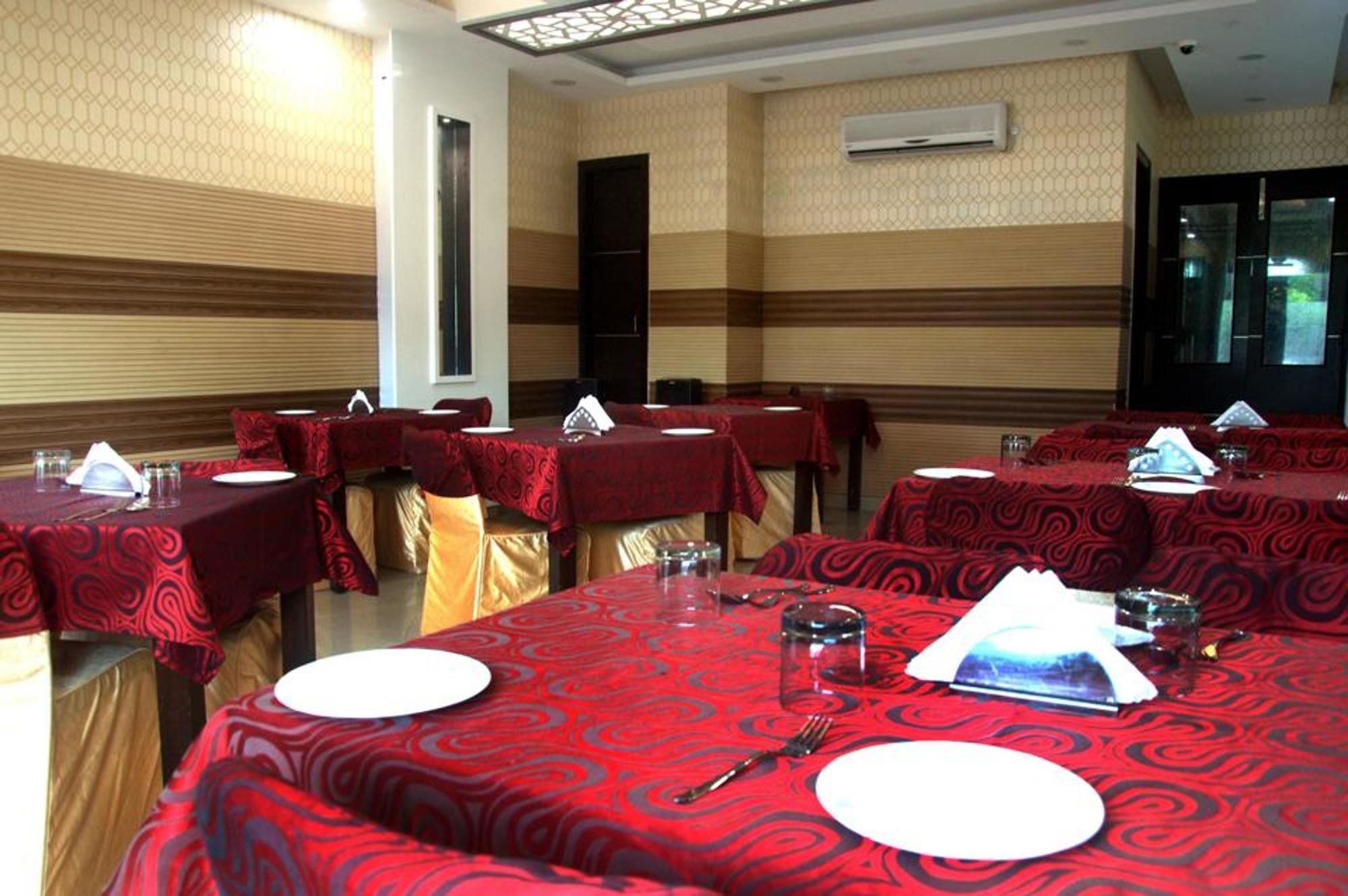 Capital O 1391 Hotel Pushpa Vilas Ghaziabad Exterior foto
