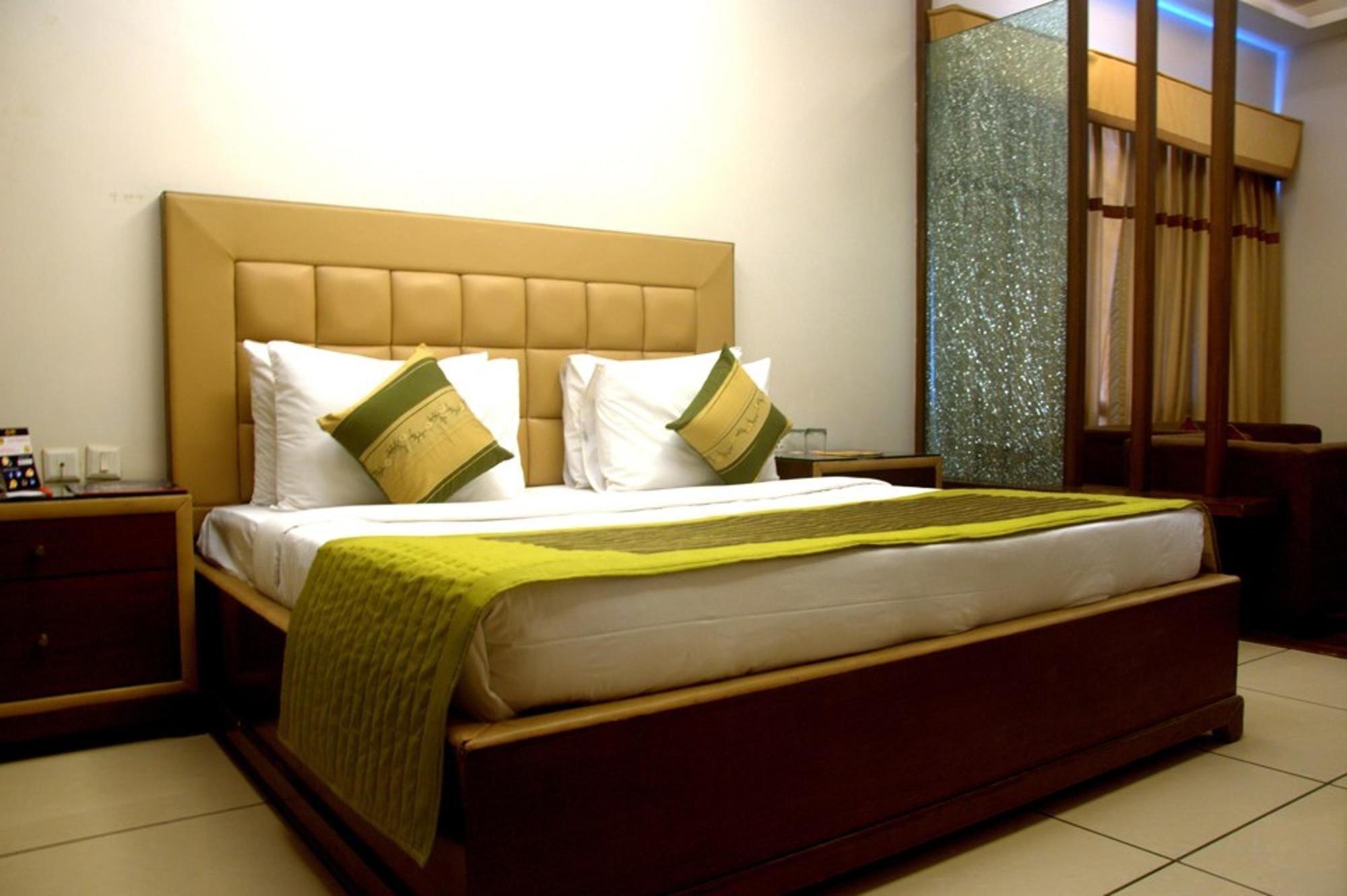 Capital O 1391 Hotel Pushpa Vilas Ghaziabad Exterior foto