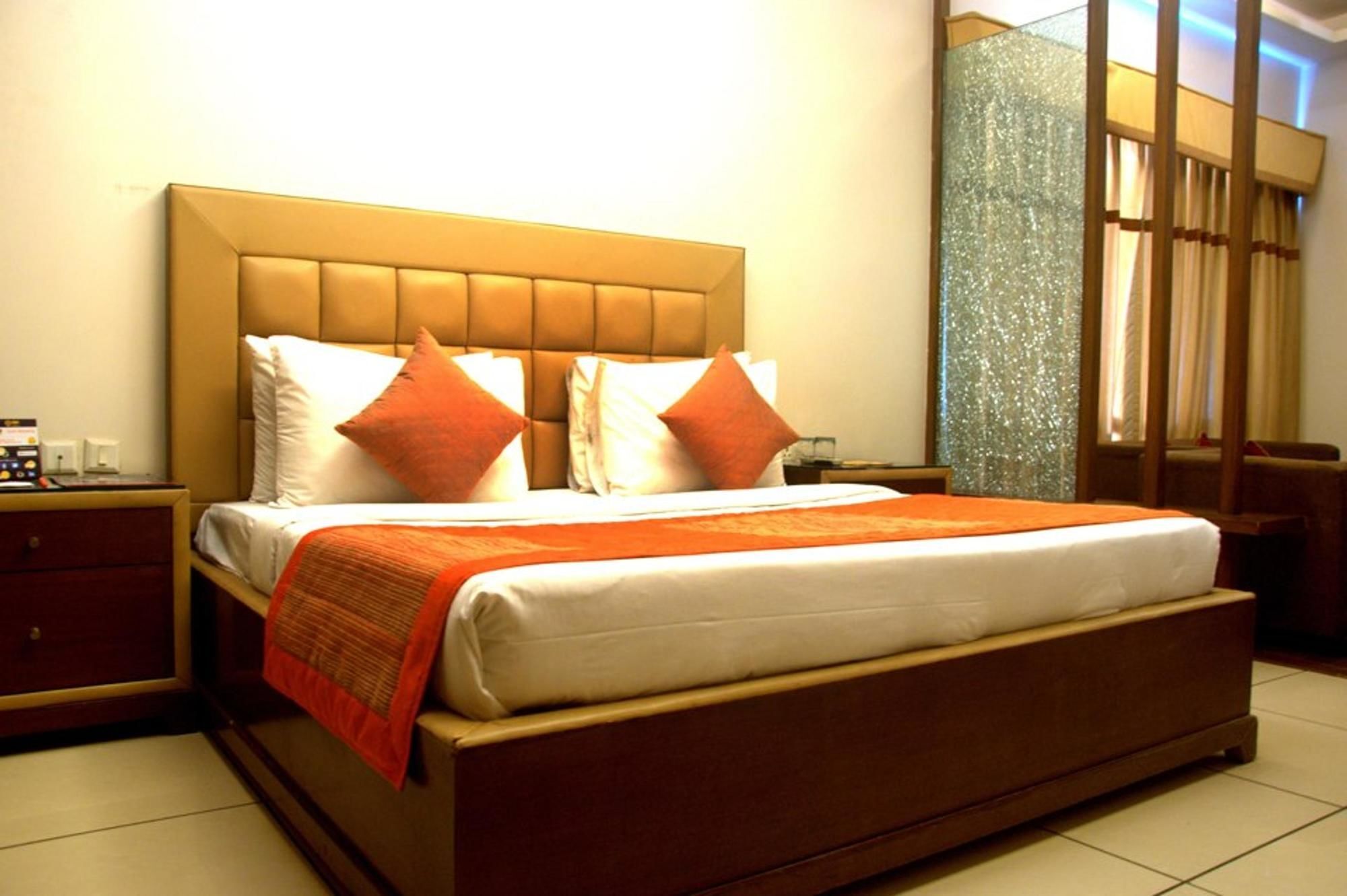 Capital O 1391 Hotel Pushpa Vilas Ghaziabad Exterior foto